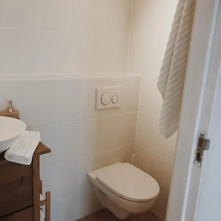 Unique Tiny House Close To Ams Airport With Hottub Rijsenhout