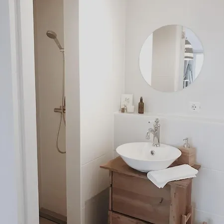 Unique Tiny House Close To Ams Airport With Hottub *